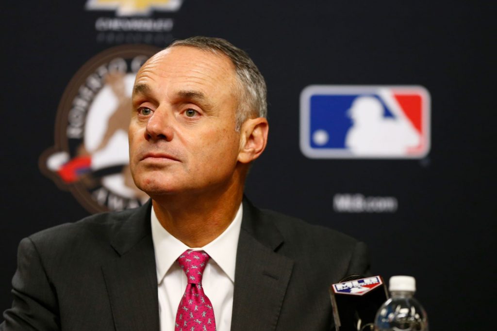 ¿Pelota obligada? Comisionado de MLB podría imponer la temporada 2020