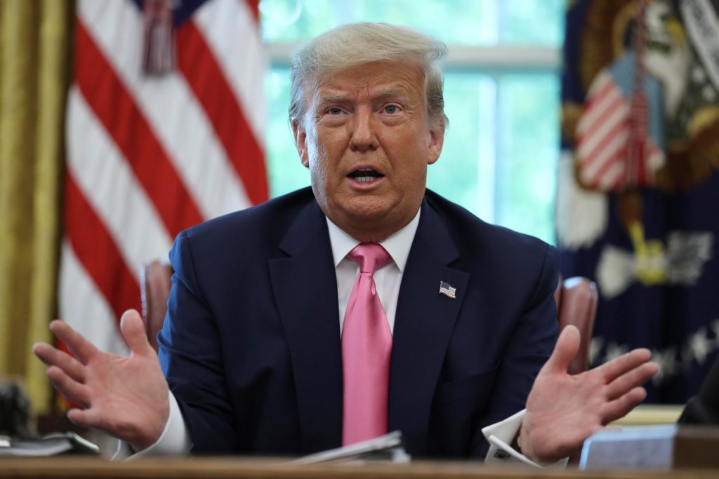 Trump asegura tener "bajo control" a la pandemia