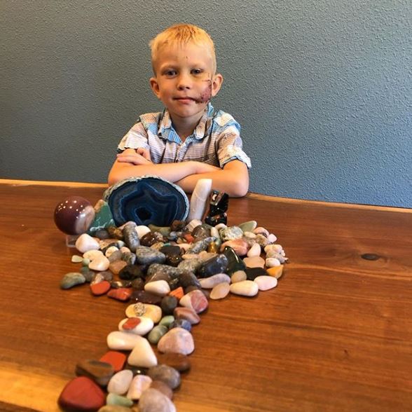 Valentía de un niño asombra y conmueve a Superhéroes de Hollywood