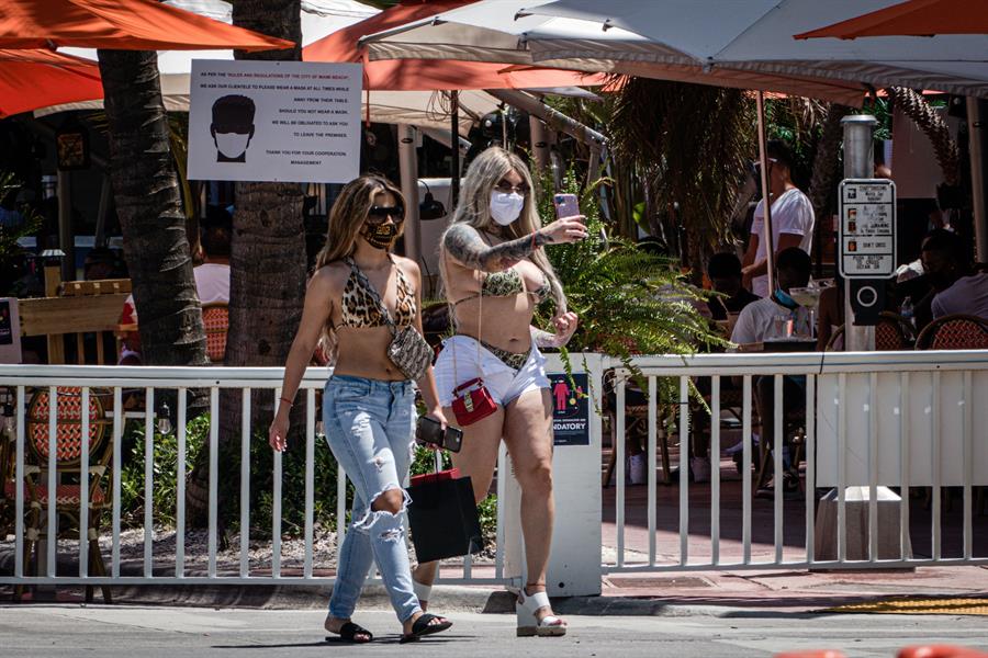 Récord de casos en Florida opaca el Día de la Independencia