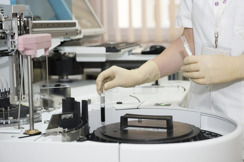 ¿Por qué algunos embriones no se implantan en el útero?