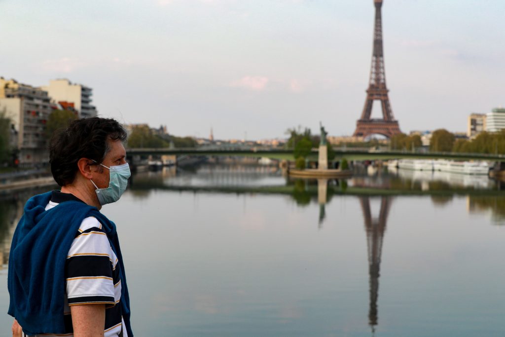 La multa por no llevar mascarilla en lugares públicos cerrados en Francia será de 135 euros