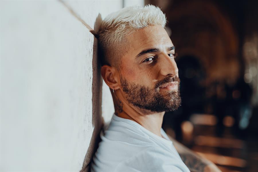 El nuevo tema de Maluma huele a mar: HAWÁI