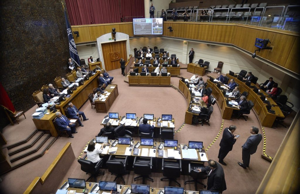 Chilenos podrán retirar sus pensiones por anticipado