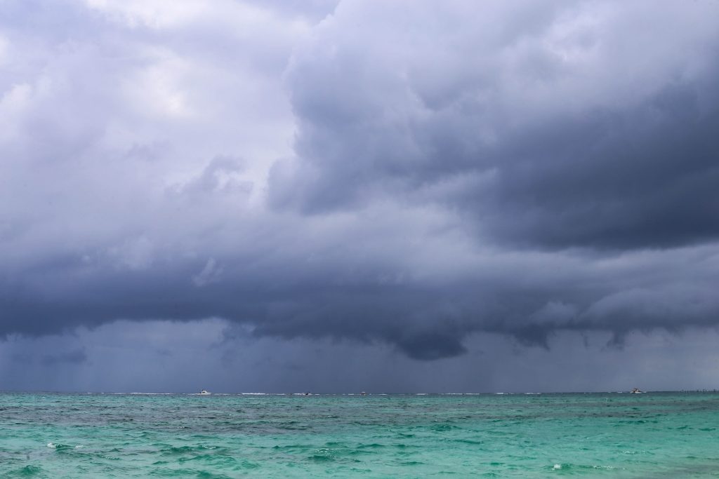 Dos sistemas tropicales podrían tocar Florida esta semana