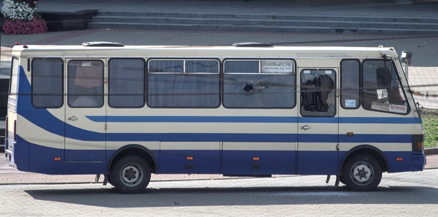Secuestrador amenaza con explosivos a un autobús con 20 personas en Ucrania