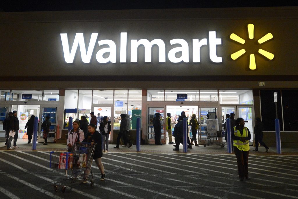 Walmart exigirá mascarillas a todos sus clientes