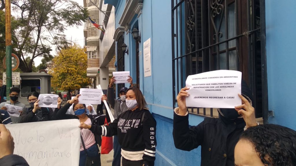 Protesta frente a la Embajada de Venezuela en Buenos Aires