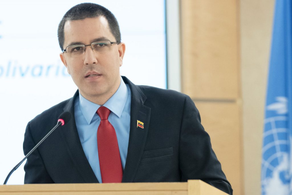 Arreaza dice Pompeo obstruye investigaciones sobre corrupción de su gestión