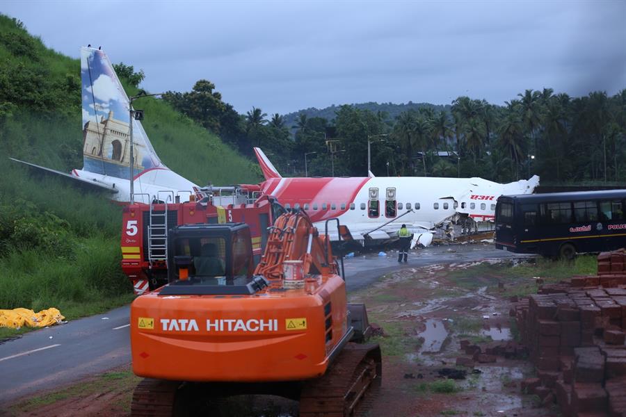 Encuentran las cajas negras del avión siniestrado con 191 personas a bordo en la India