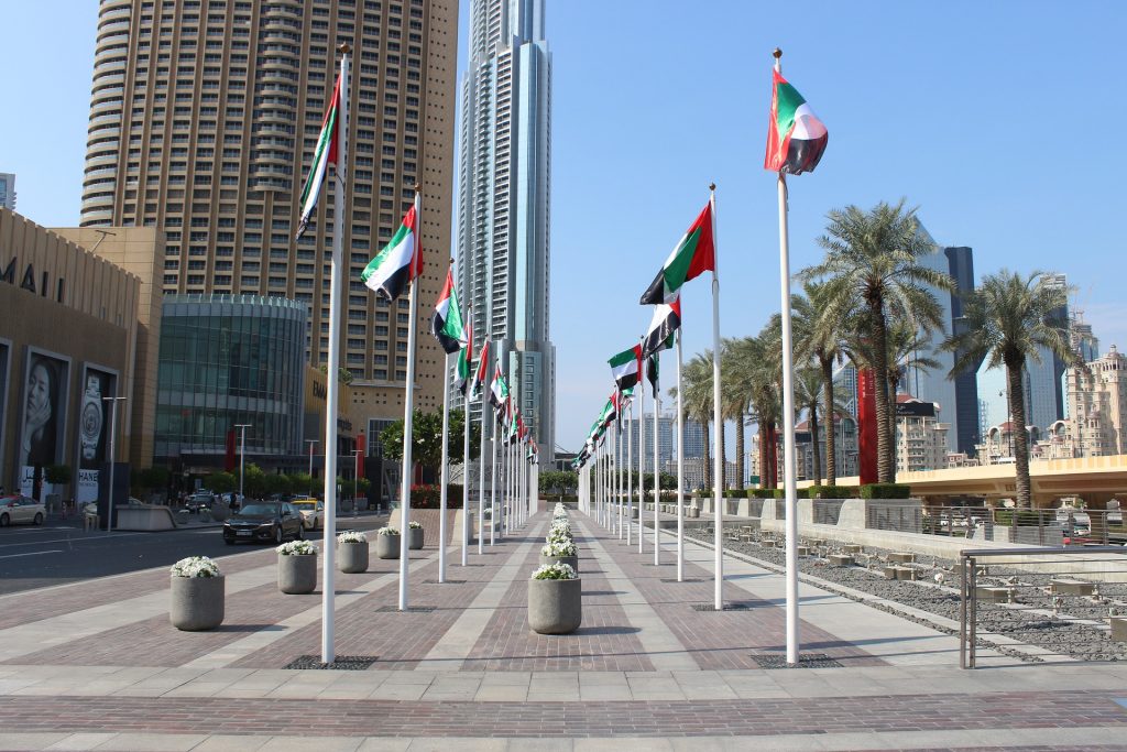 Tras medio siglo, Emiratos derogó la ley que impedía comerciar con Israel