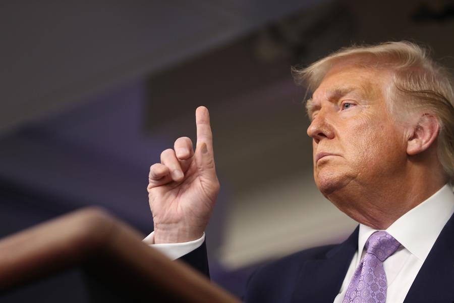 Trump alimenta teoría conspiratoria sobre Kamala Harris