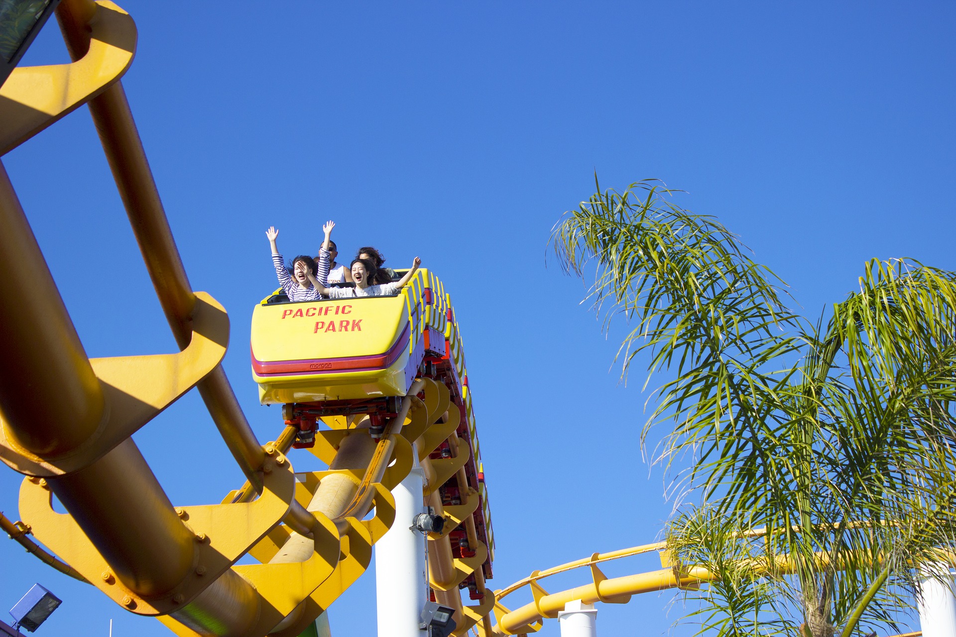 De la ansiedad a la adrenalina pura: así celebremos el Día de las Montañas Rusas