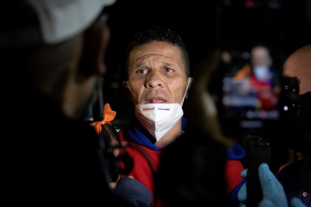 Comienza excarcelación de presos políticos indultados por Maduro
