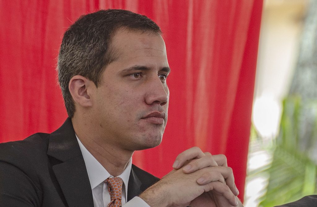 Guaidó apoya a partidos que no acudirán a "farsa" electoral