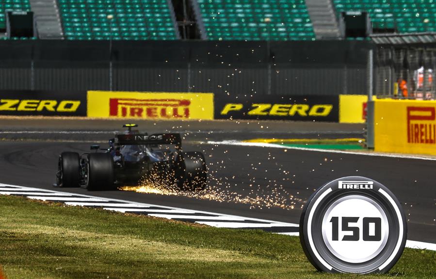 ¡No da tregua! Con un neumático menos, Hamilton se impuso en Silverstone