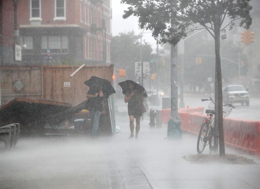 Un muerto y cortes de luz tras el paso de Isaías por Nueva York
