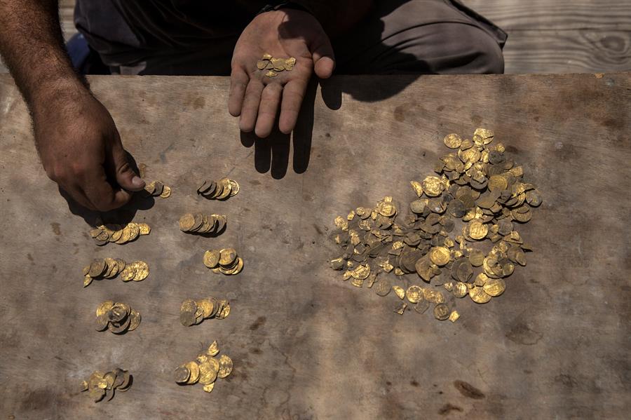 Hallaron 425 monedas de oro puro en un tesoro islámico en Israel