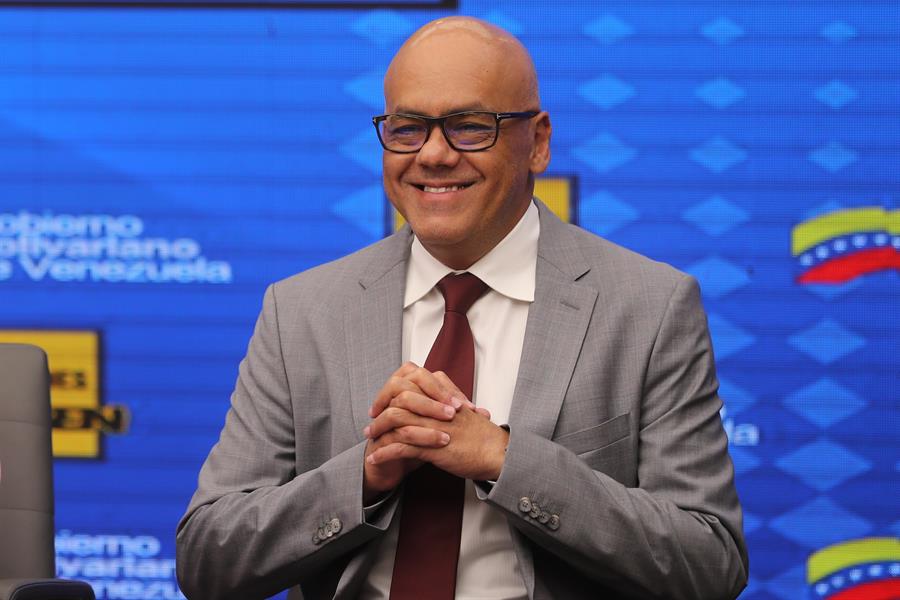 Portavoz de Maduro inicia aislamiento tras contraer COVID-19