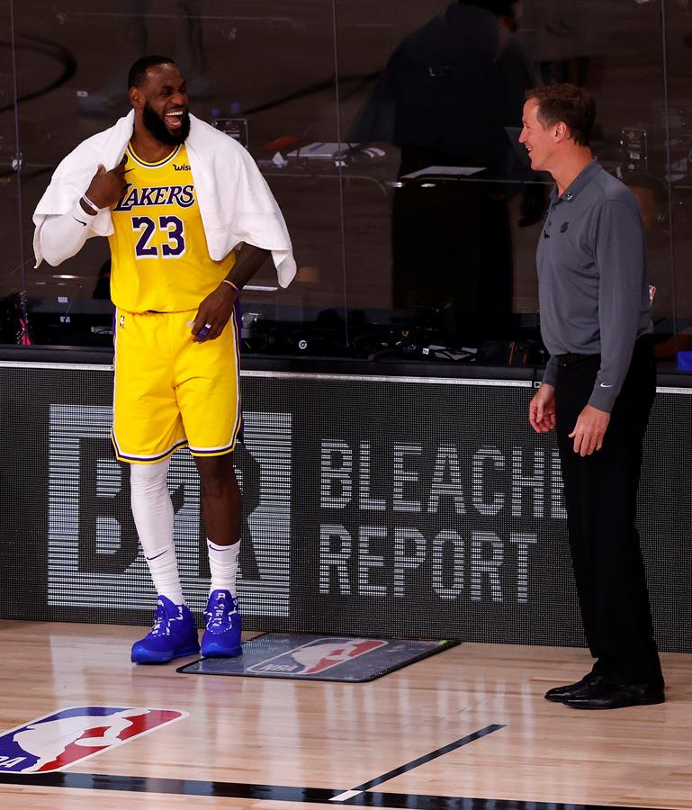 Derrota de los Lakers podría significar el inicio de una caída sin recuperación