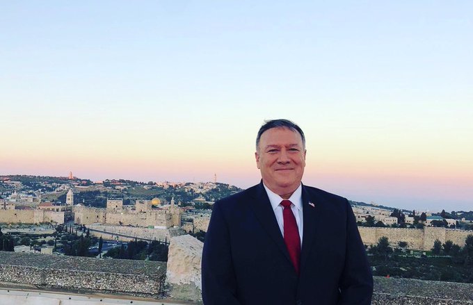 Pompeo aparece en la convención republicana de Trump desde Jerusalén