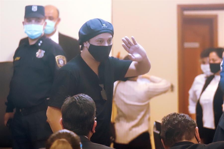 Ronaldinho recupera la libertad después de 6 meses