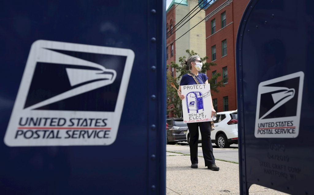 Servicio Postal priorizará al voto por correo, según su director