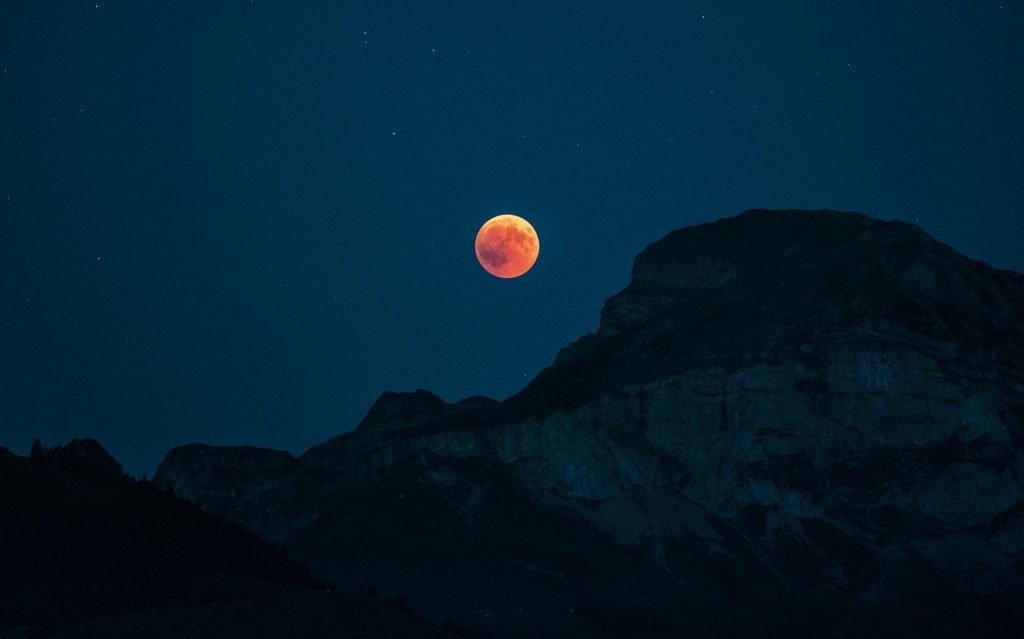 Por primera vez un telescopio espacial captura un eclipse lunar total