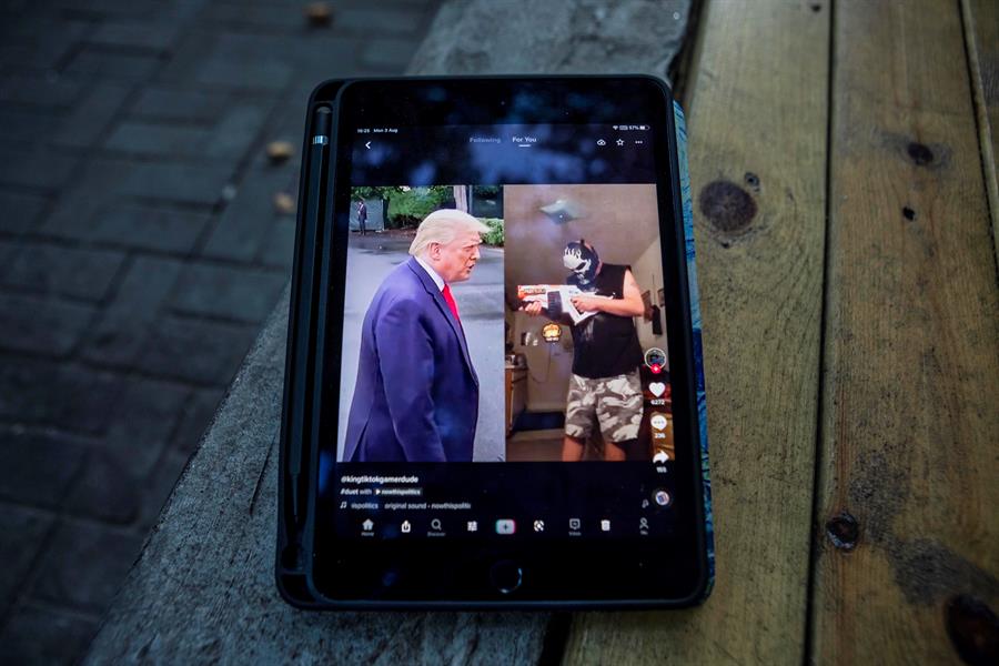 Cumplió su amenaza: Trump firmó orden que prohíbe negocios con TikTok