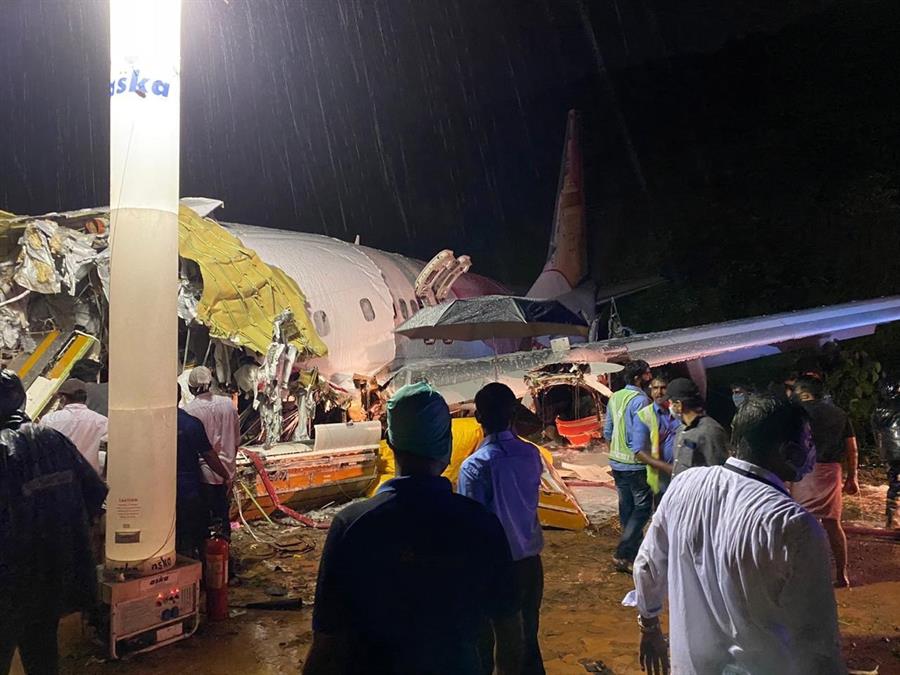 Accidente aéreo en India deja al menos 10 muertos