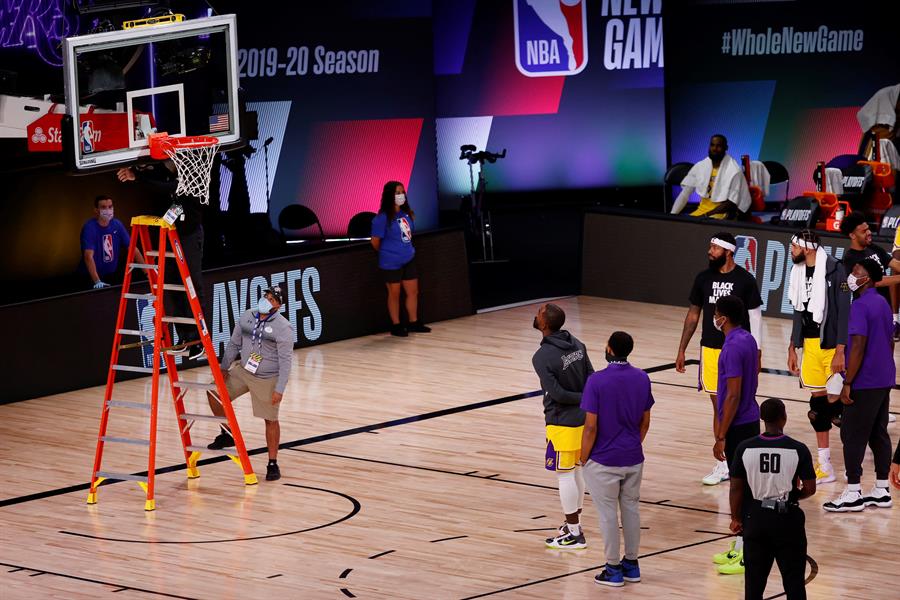 Derrota de los Lakers podría significar el inicio de una caída sin recuperación