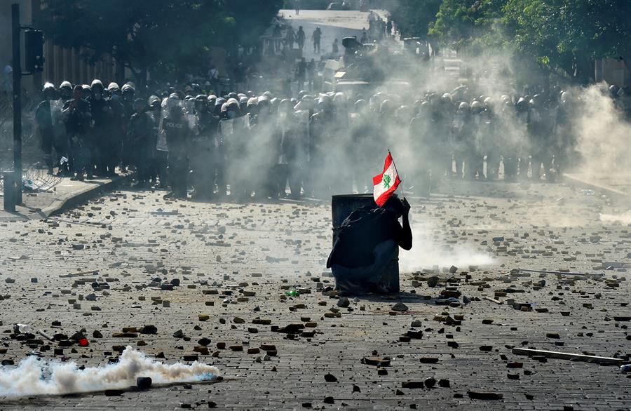 Al menos 250 heridos durante protestas en Beirut