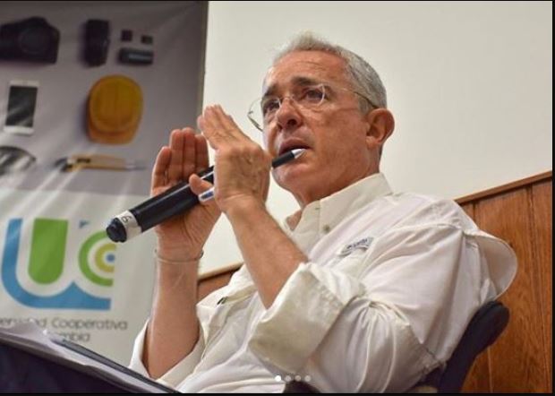 Corte ordenó la detención de Uribe por riesgos de obstrucción a la justicia