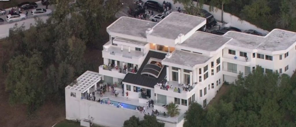 Tiroteo durante fiesta en colinas de Hollywood deja al menos un muerto