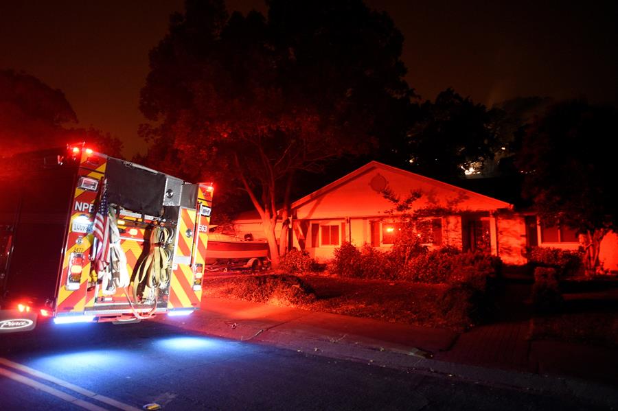 Unidades de bomberos se desplegaron en zonas residenciales