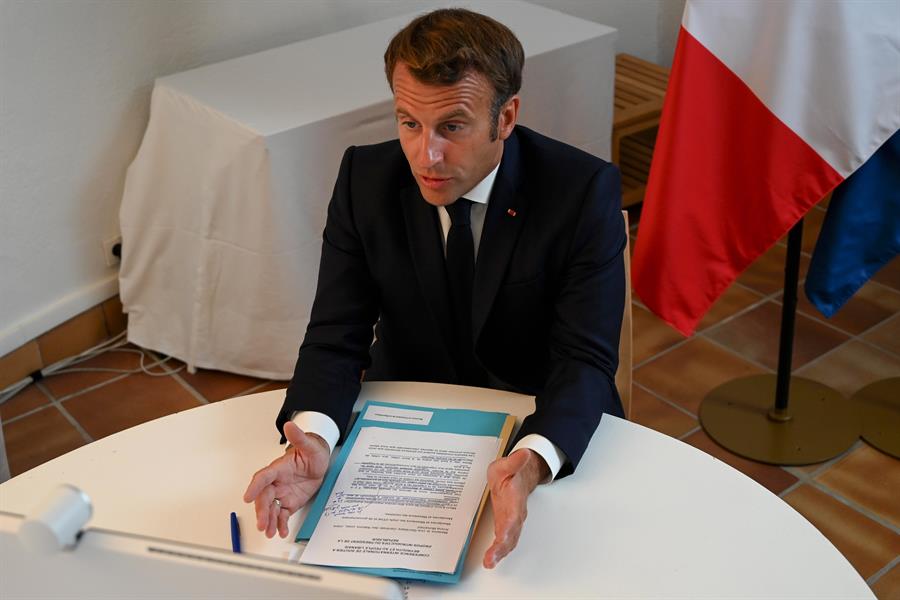 Macron reclama investigación independiente sobre explosión en Beirut