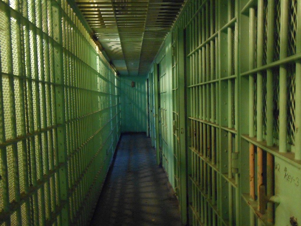 Arrestan a padrastro de una joven latina muerta hace 16 años en Miami