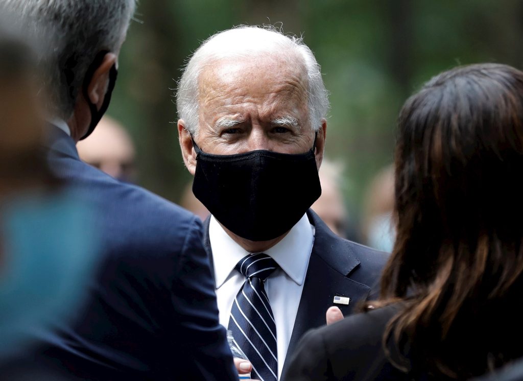 Campaña de Biden reconoce que debe trabajar por los votos latinos