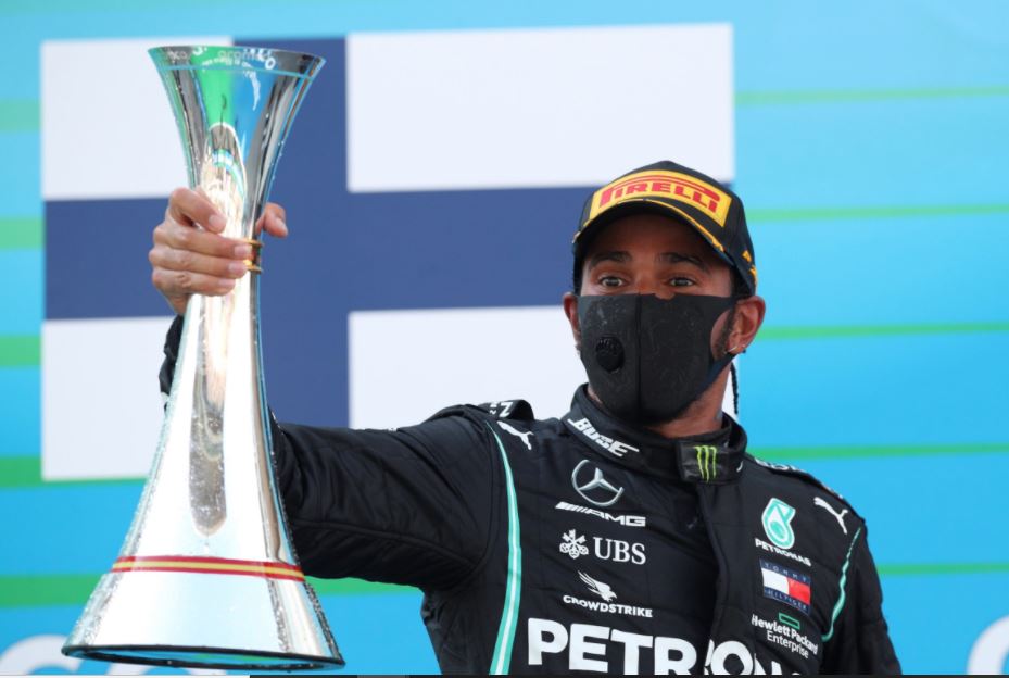 Hamilton firmó la 'pole' y Sainz saldrá tercero en Monza; y 'Checo', cuarto