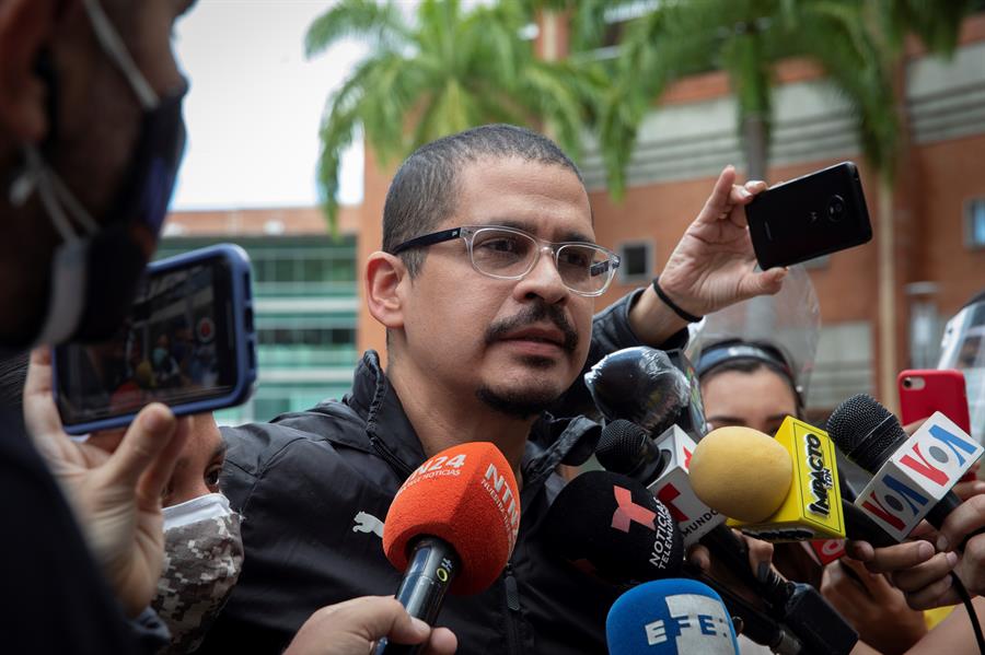 EEUU llama a no dejarse "engañar" por indultos de Maduro