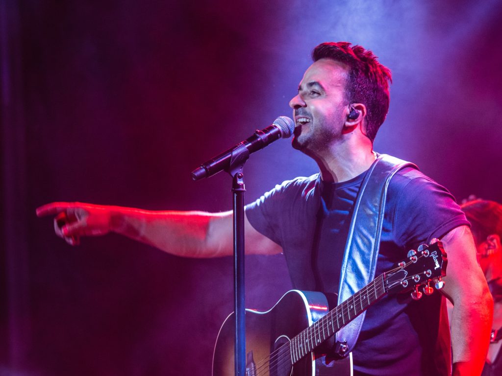 Fonsi, Anuel AA y Alborán se presentarán en los Latin Billboards