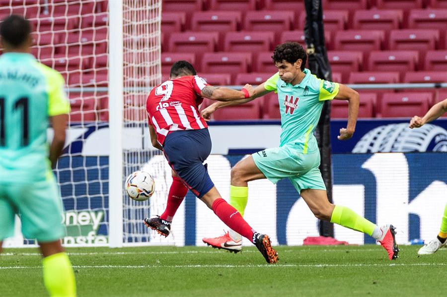 ¿Tocado por los dioses? Luis Suárez se estrenó de colchonero con doblete y asistencia