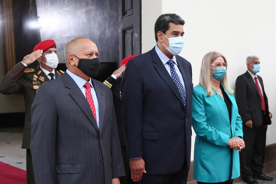 Maduro culpó a las sanciones de restar el 99 % de los ingresos del país