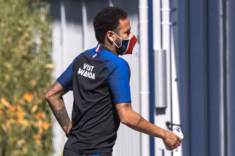 Neymar, uno de los 6 positivos por COVID-19 en el PSG