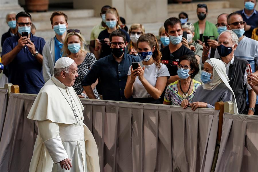 Papa denuncia intereses que buscan sacar ventajas de la pandemia