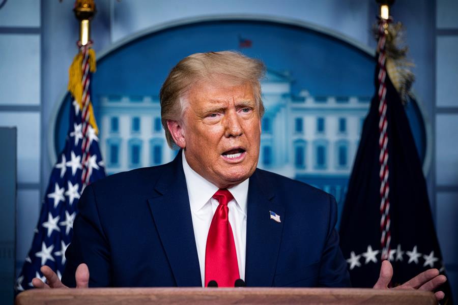 Trump promete 100 millones de dosis para fin de año