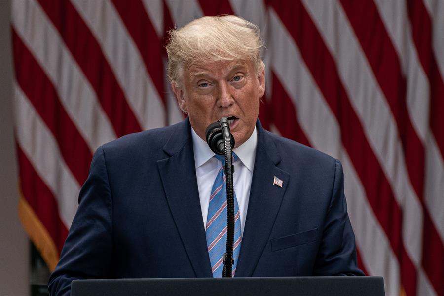 Trump anuncia plan para distribuir 150 millones de test rápidos en una semana