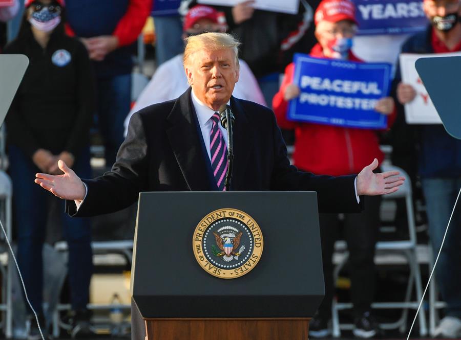 Trump instó a cubrir sin demora la vacante dejada por la jueza Ginsburg