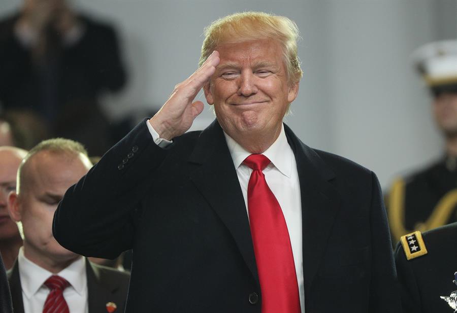 Trump calificó de "estúpidos" a los latinos, según un libro de su exabogado