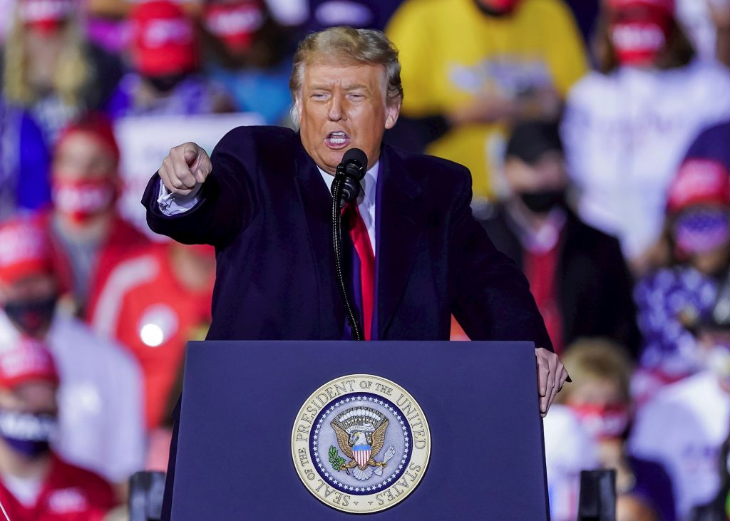 Trump corteja el voto del cinturón manufacturero en Ohio